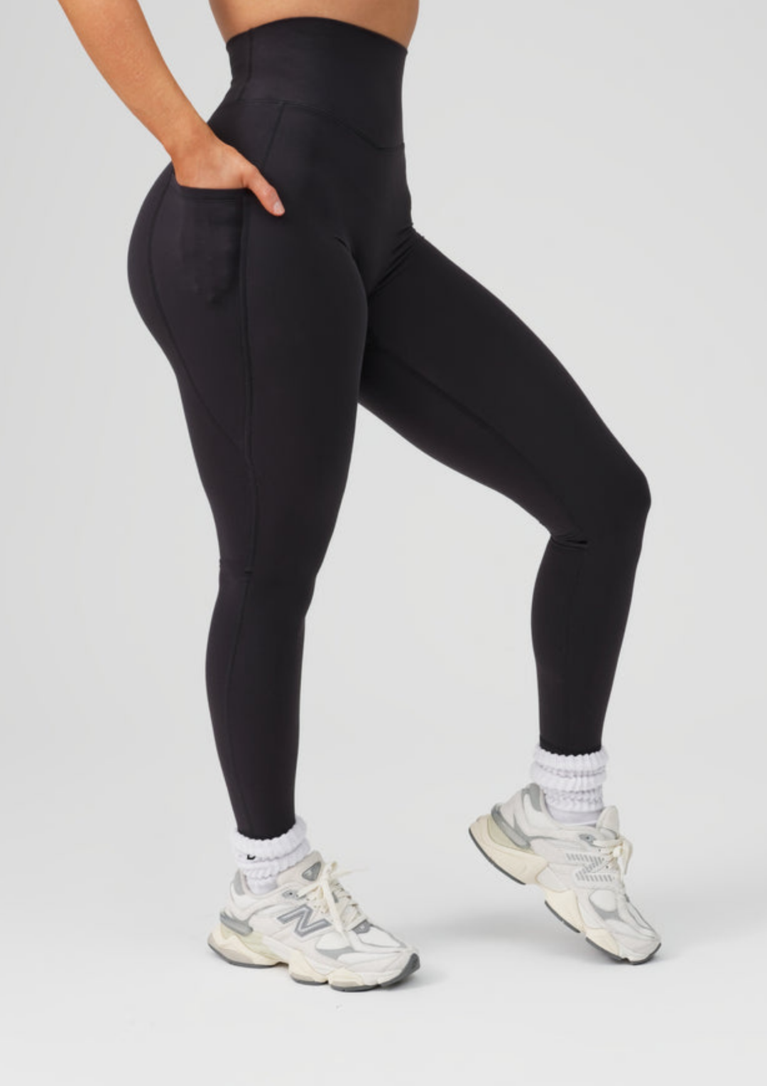 Violet Pocket Legging in Black